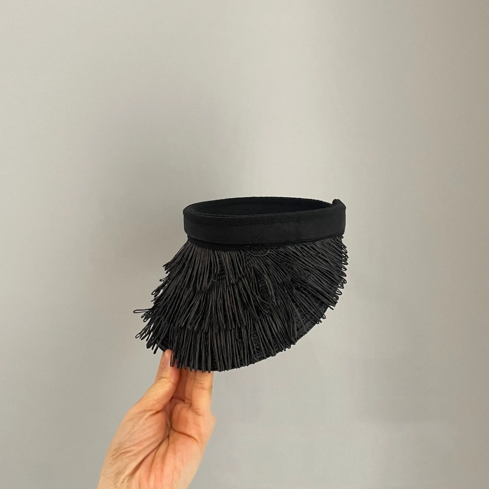 Spring/summer 2023 New Girls' Fashion and Leisure Sun-shading Hat with Large Brim and Tassel with Empty Top. enlarge