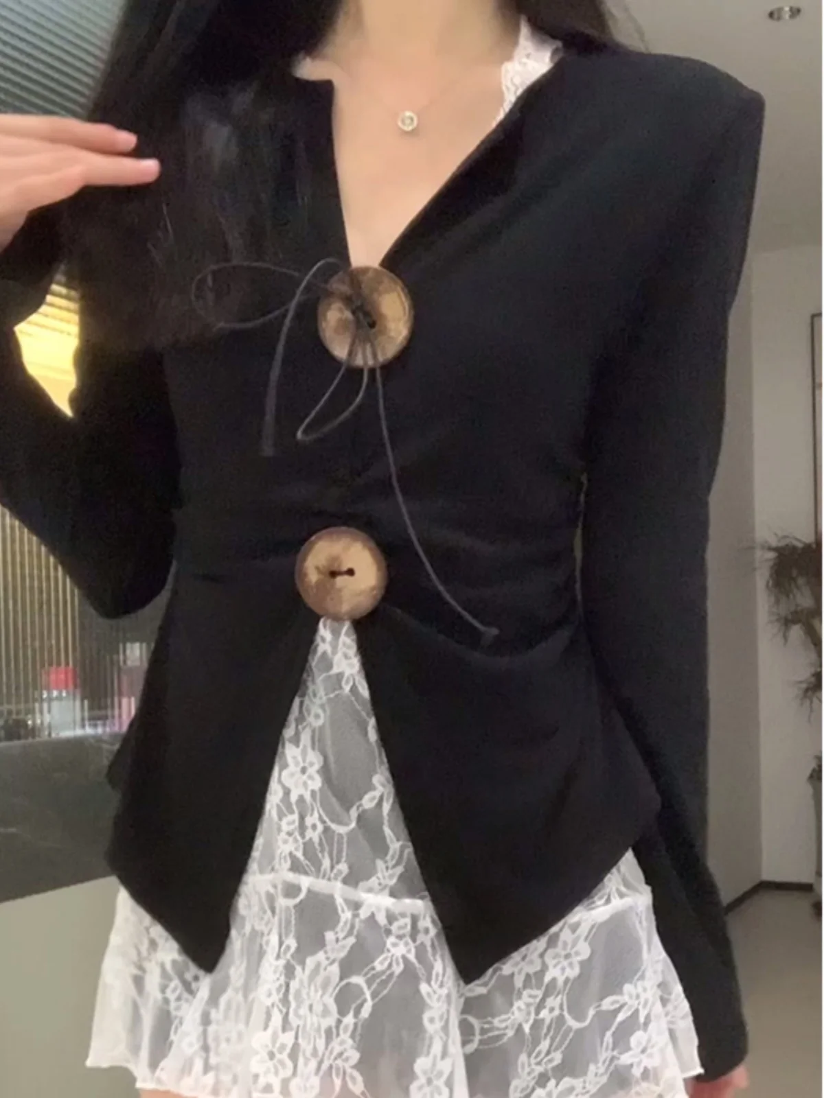 Pure Desire белое кружево висячая шея слинг перекрывающаяся одежда костюм из двух