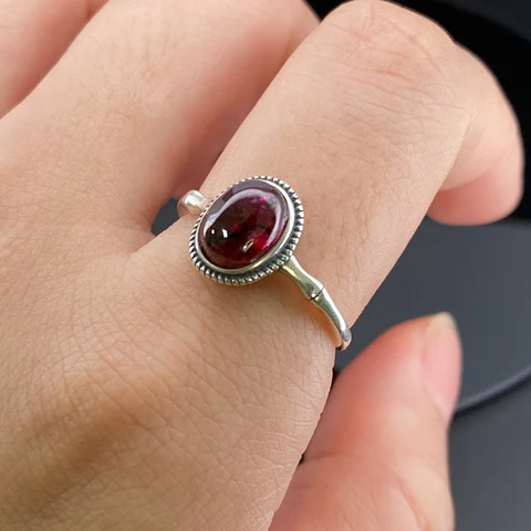 Серебряное кольцо HOYON с гранатом