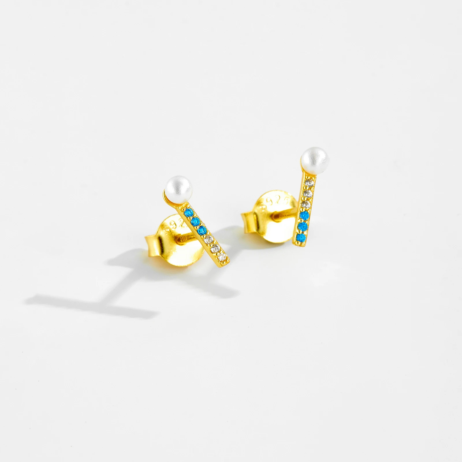 Серьги-гвоздики женские из серебра 925 пробы с фианитами