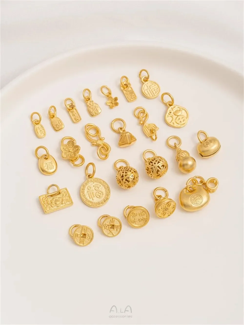 1 шт. Шарм Shajin маленькое благословение бренд S пряжка с крючком полый шар кулон