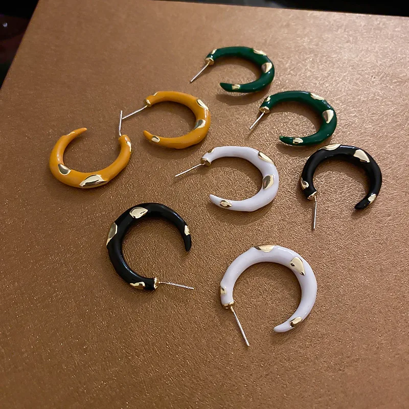 

Minar Simple Black White Yellow Green Color Enamel C Shaped Earring for Women Polka Dot Hoop Earrings Statement Party Jewelry