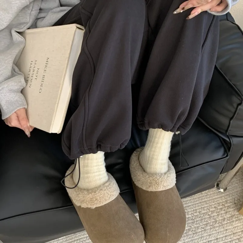 Тапочки повседневная женская обувь шлепанцы из флока с закрытым носком низкие