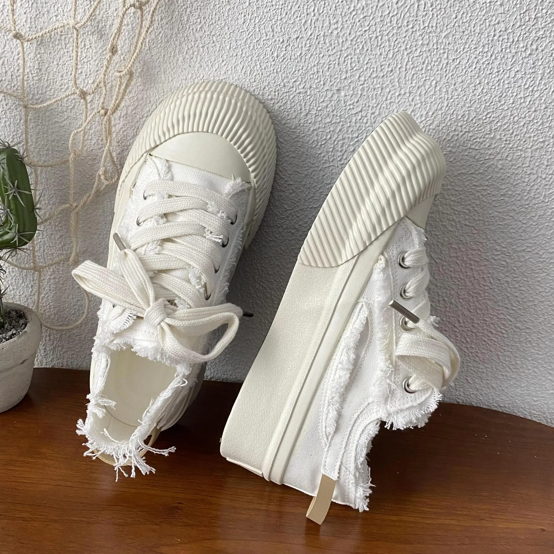 Женские холщовые кроссовки на шнуровке черные повседневные спортивные туфли