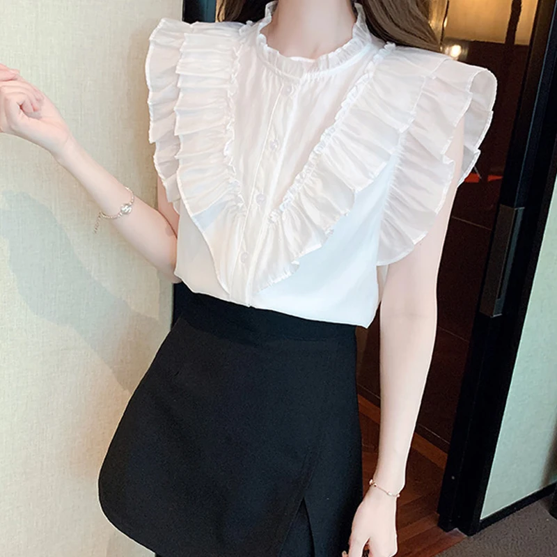 Женская шифоновая блузка без рукавов белая однотонная на пуговицах с