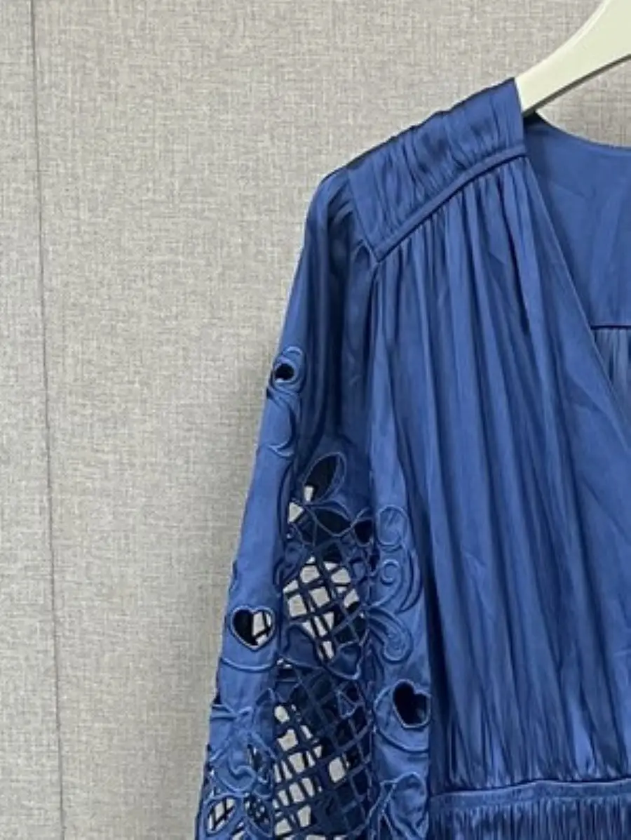 

Women Embroidery Hollow Out Lantern Sleeve Elastic Waist V-Neck Elegant Mini Dress