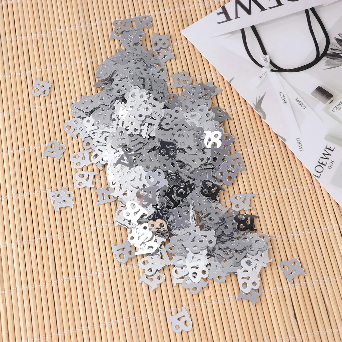 

600PC Monochrome Digital Birthday Confetti Party Happy Throwing Sequins Age 18 for Festival Party Decoration (Silver)