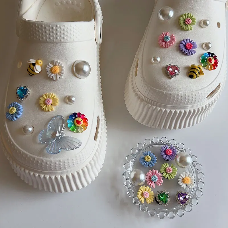 DIY Butterfly Bees Daisy Sunflowers Shoes Charms Pack Accessories Vintage Luxury Designer Bling Rhinestone Heart Shoes Jewelry