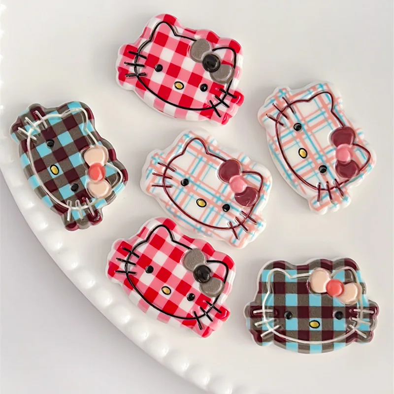 Фото 10 шт. Энергичные смоляные фигурки Sanrio: Красочные кошачьи головы с бантиками, плоские стразы для декора, поделок и скрапбукинга №1