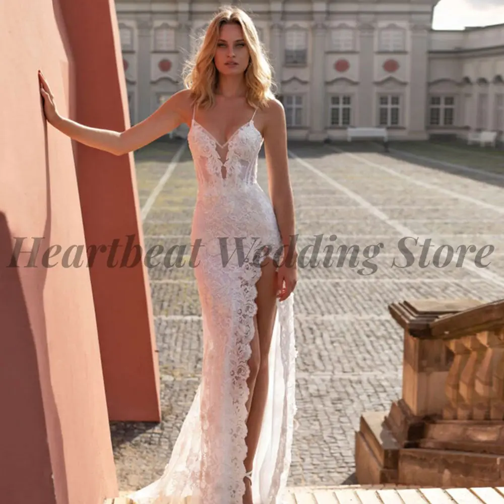 

Sexy Mermaid Wedding Dress with V-neck Spaghetti Strap Backless for Women 2023 and Side Split Court Train Applique Bridal Gowns