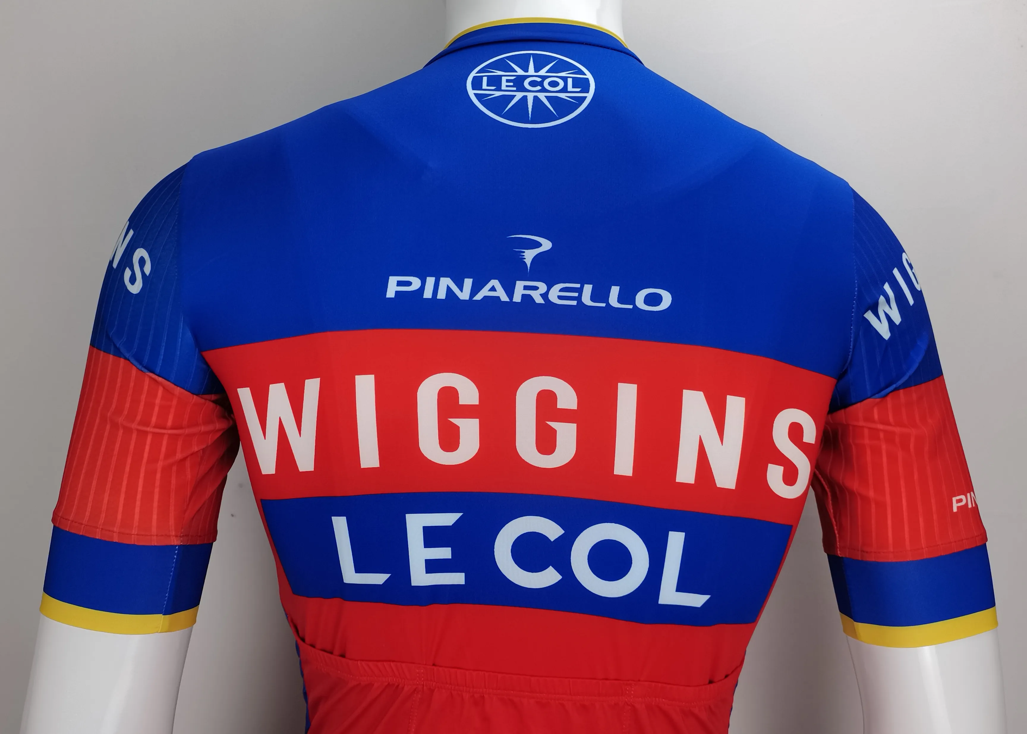 В наличии летняя футболка с коротким рукавом для велоспорта супер дешевая