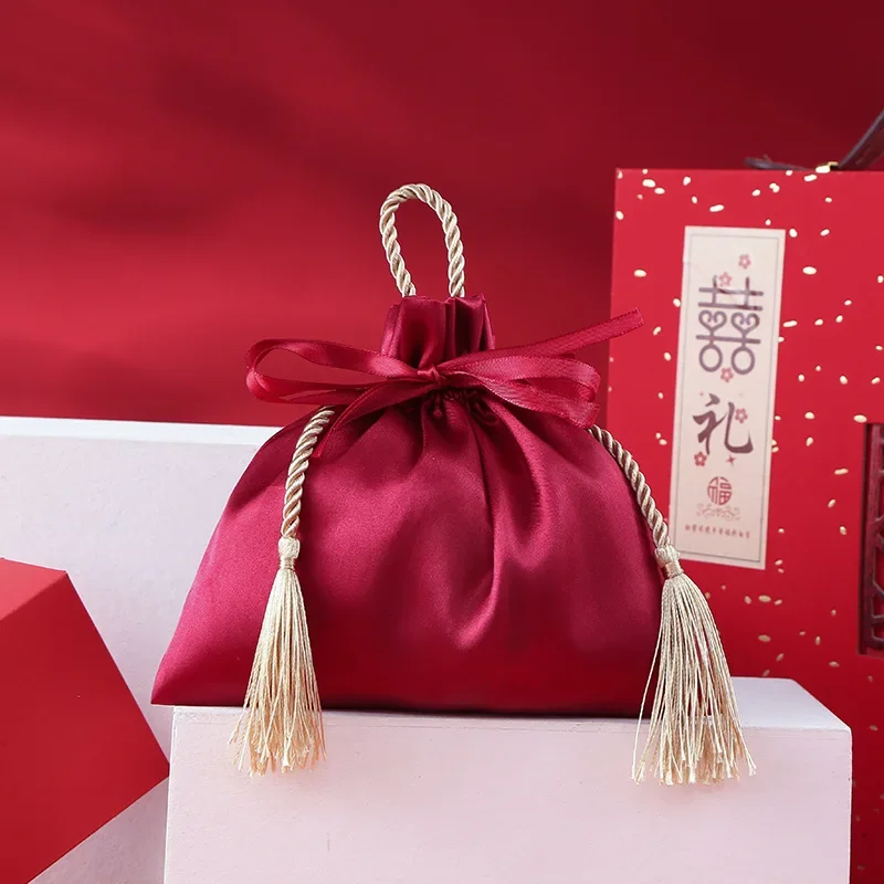 

Шелковые подарочные мешочки красного цвета