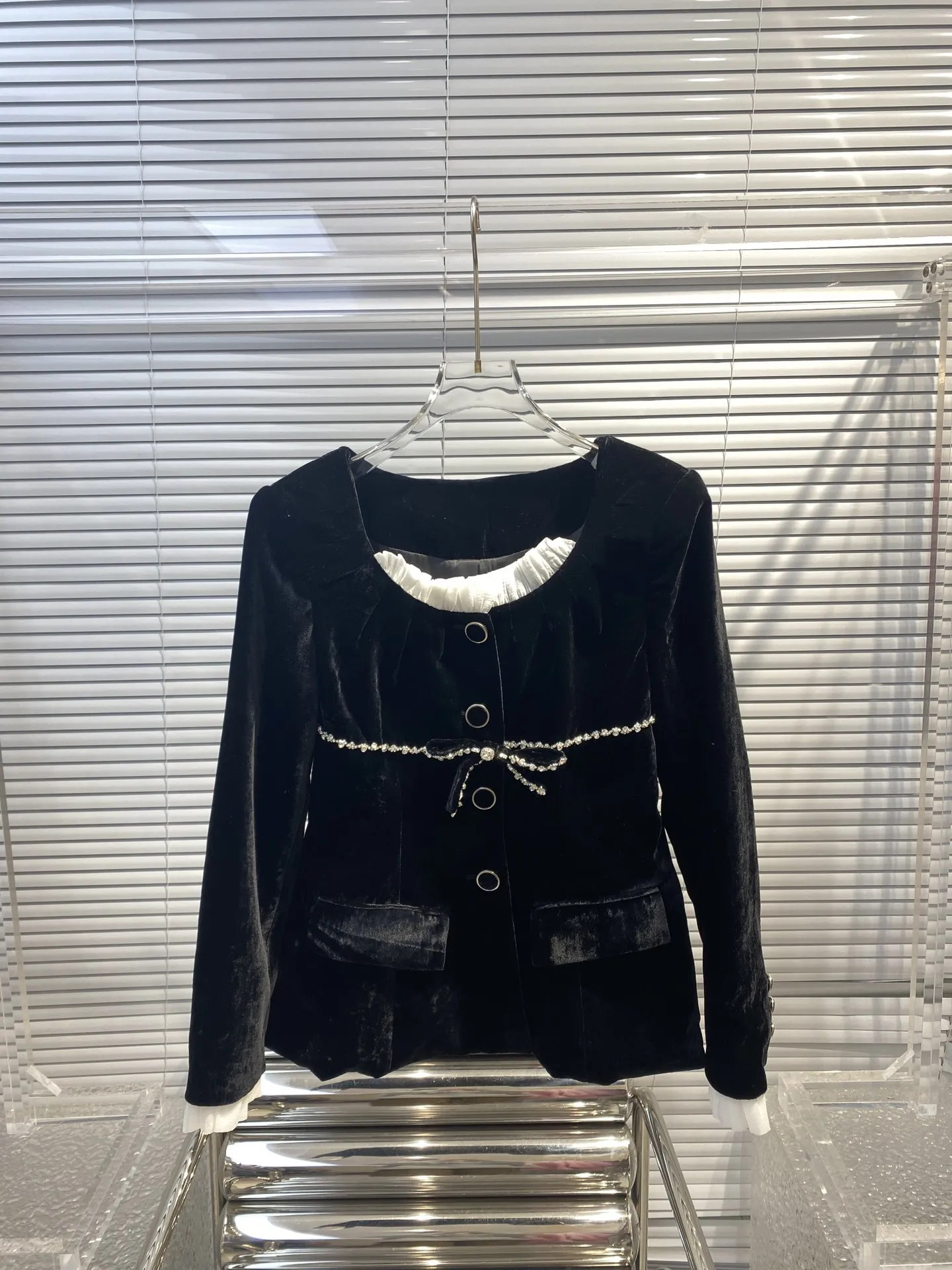 

23 New niche design retro elegant velvet drill strip bow coat