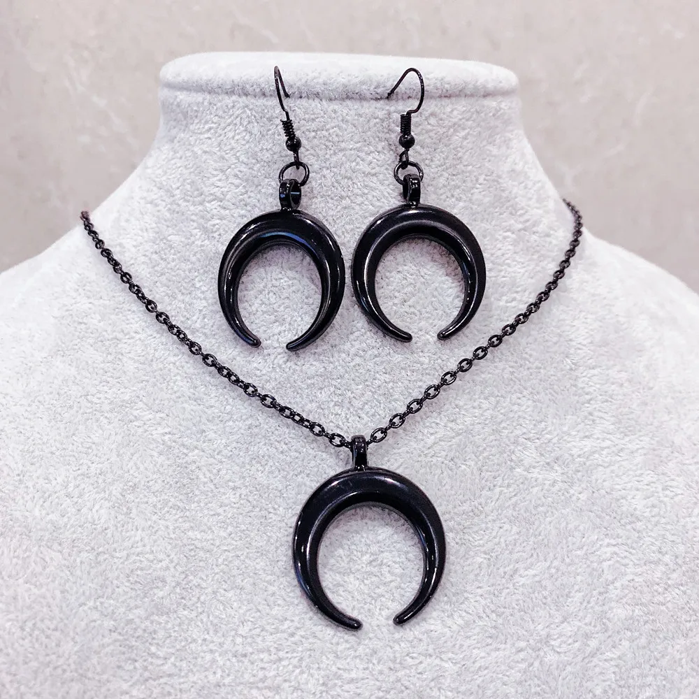 

New Hot Sale Fashion Trend Jewelry Large Crescent Pendant Necklace Vegetarian Moon Witch Pagan Witchcraft Gothic