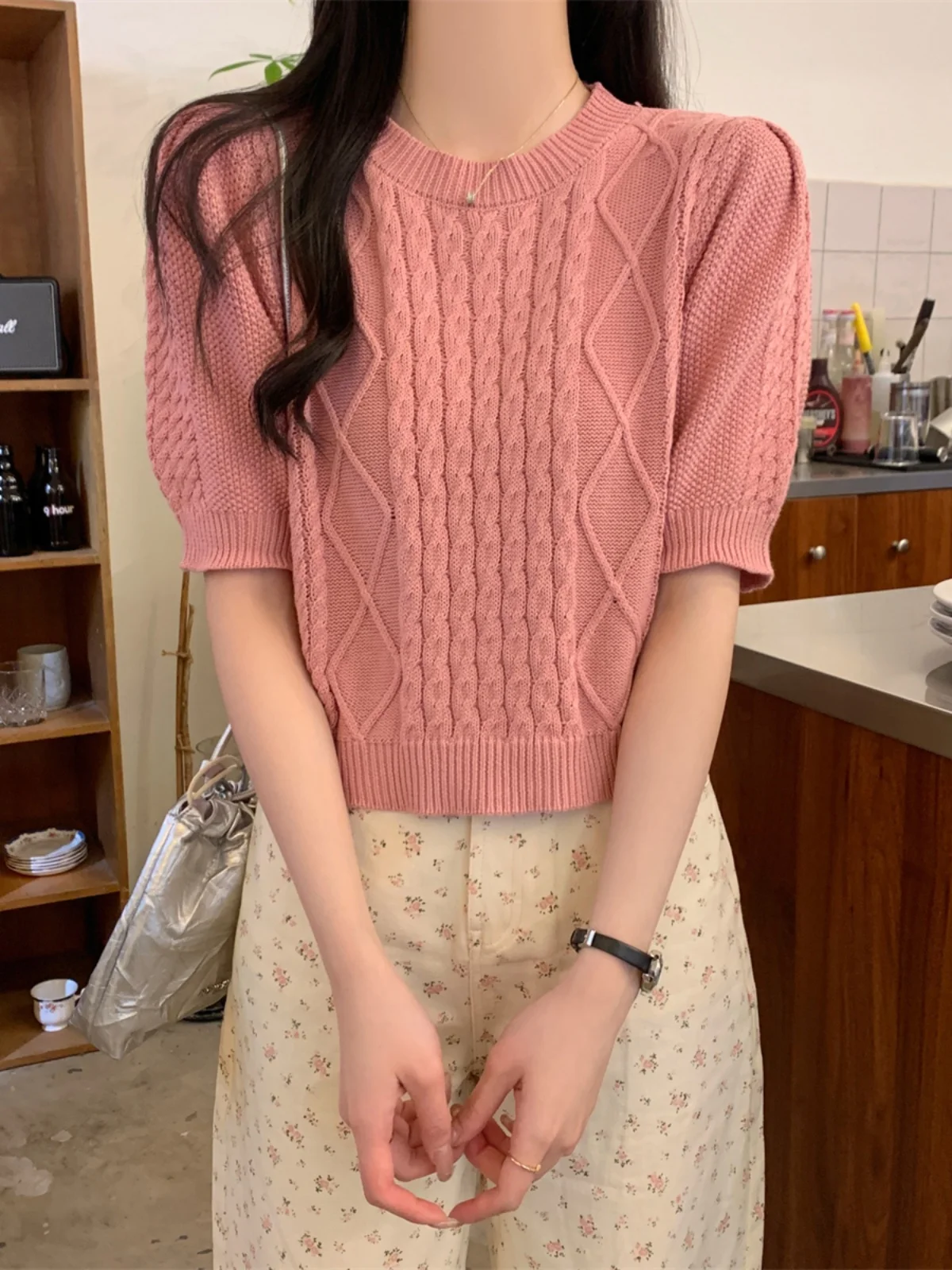 Женский трикотажный топ с коротким рукавом и круглым вырезом