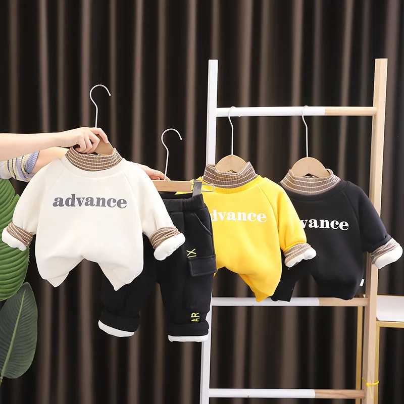 Зимняя одежда для маленьких мальчиков водолазка с буквенным принтом свитера