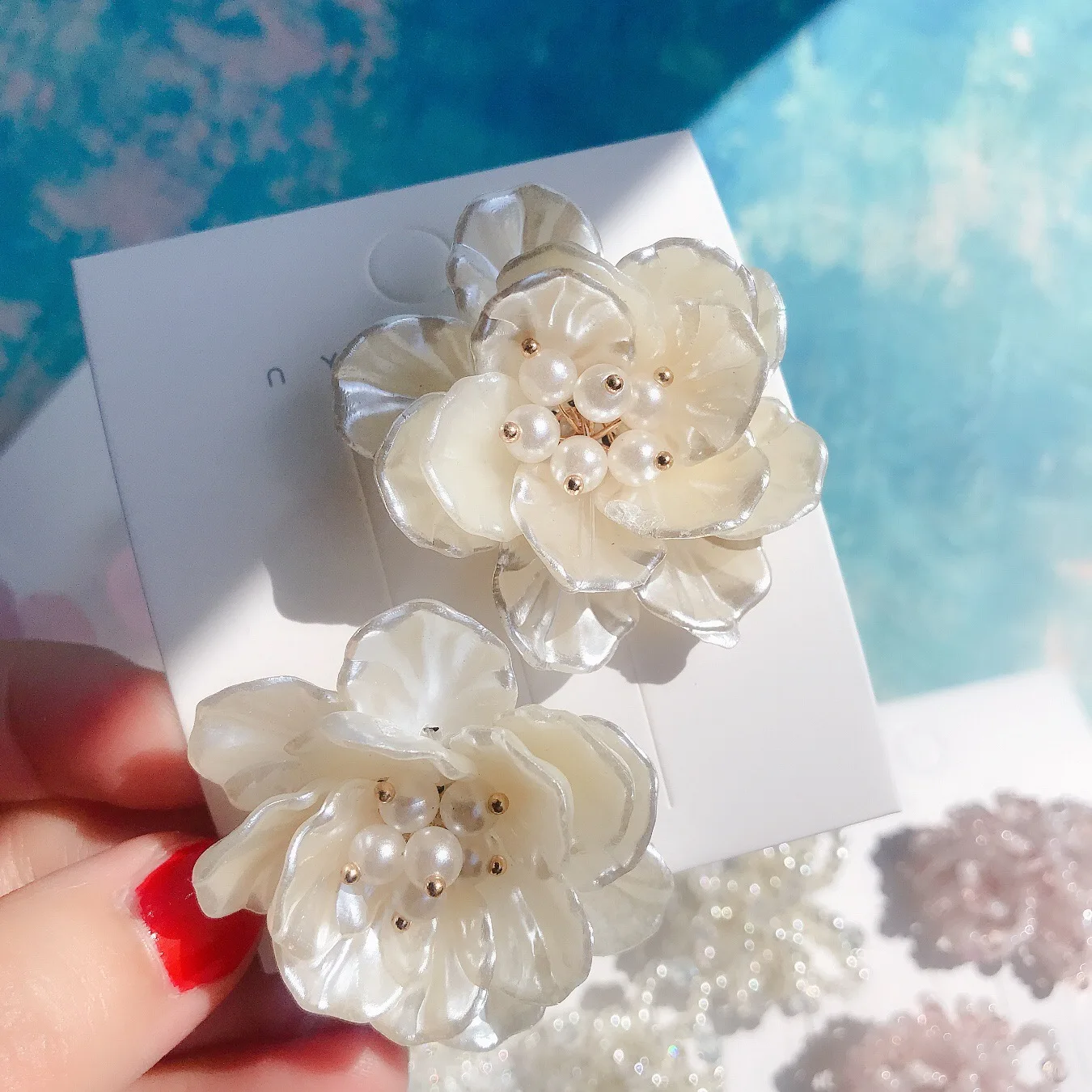 

Summer Flower Earrings Hand-made Pearl Beaded Korean Fashion Shiny Crystal Earrings Sweet