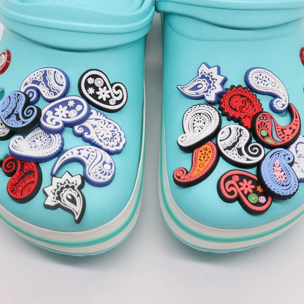 

Оптовая продажа 50 шт. подвески для обуви из ПВХ красочные цветочные узоры аксессуары сандалии украшение для Croc Jibz подарок на Рождество для детей