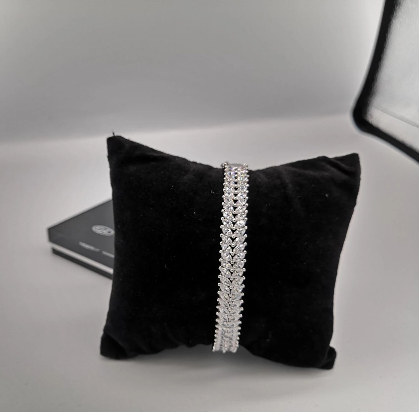 Браслет с фианитами для мужчин и женщин ювелирные изделия серебристо-золотистый