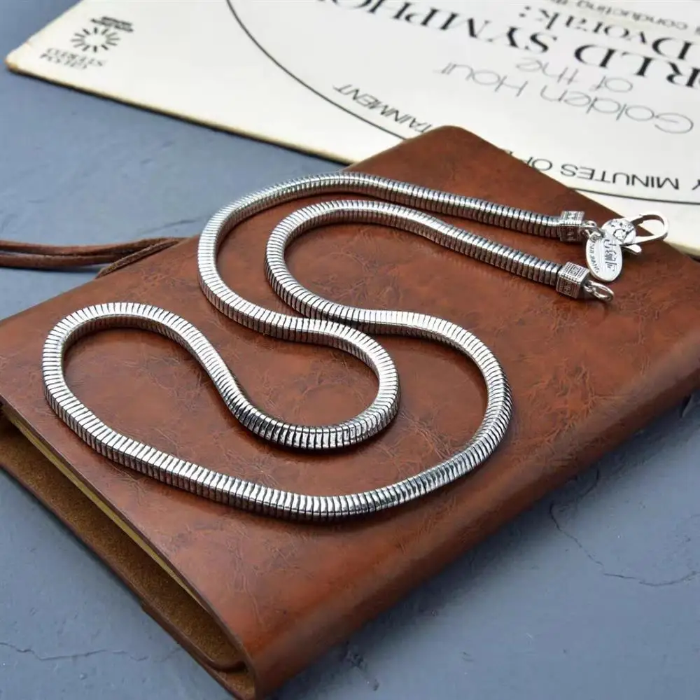 

Italian square snake chain paired with personalized buckle chain width of 4m Heavy Industry Fashion Couple Necklace