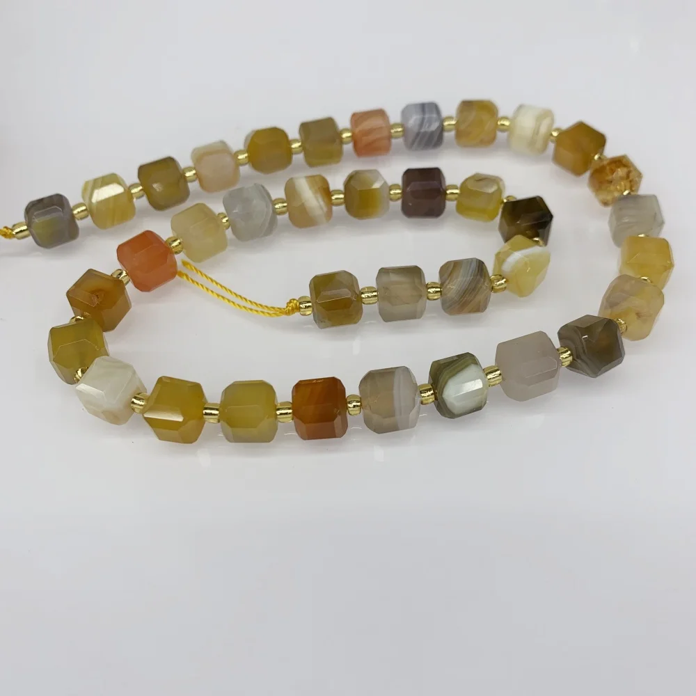 Натуральные бусины из агата 6-8 мм цвет в ассортименте