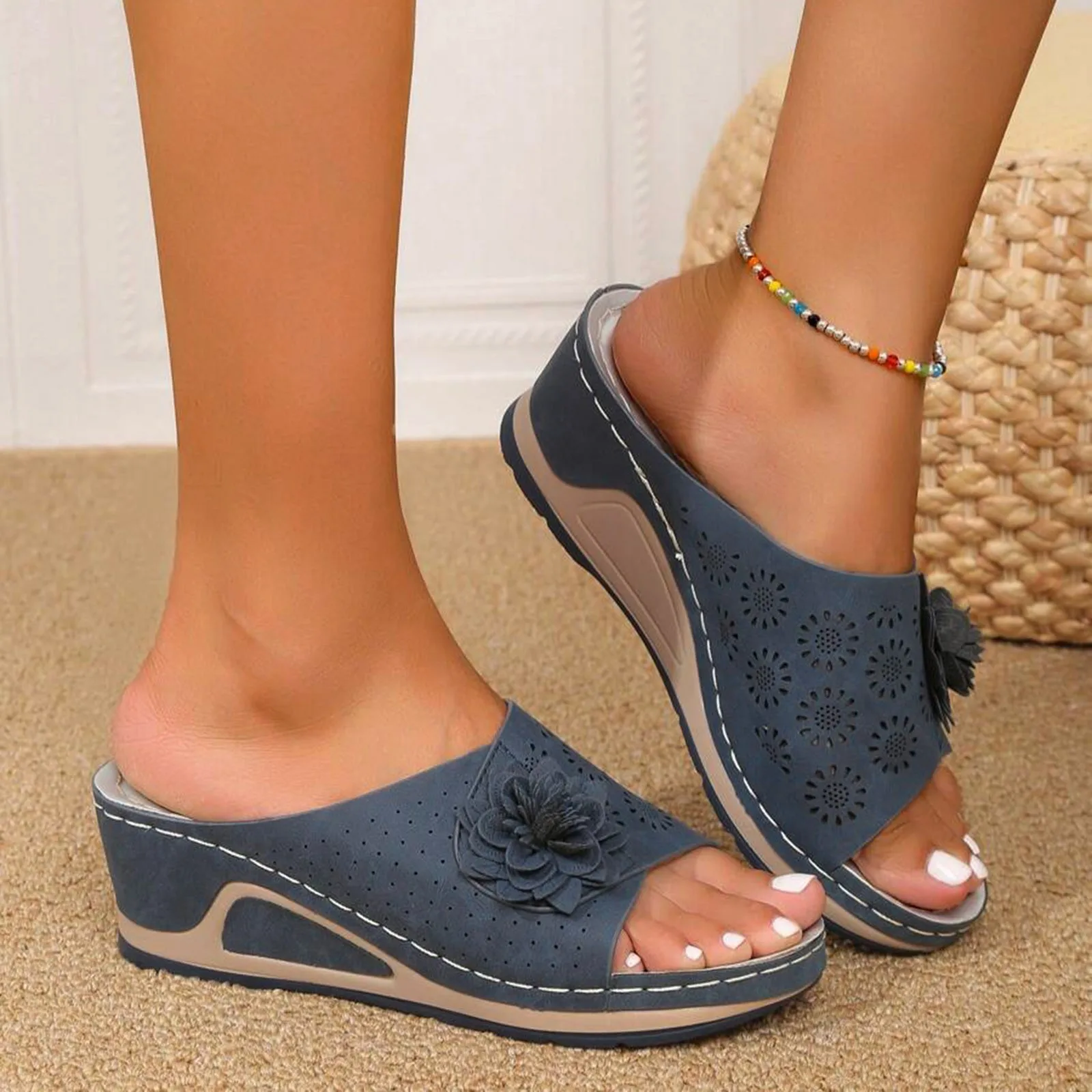 Женские босоножки на танкетке со скользкой удобные сандалии для прогулок