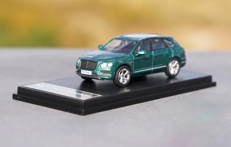 

1:64 Bentayga Britain Green Diecast Model Car