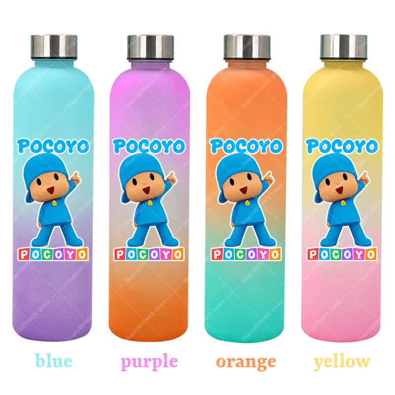 Фото Детская пластиковая бутылка для воды 900 мл с мультяшным дизайном Pocoyo, милый контейнер для сока, портативная чашка для холодных напитков для мальчиков и девочек, подарки 2026 №3