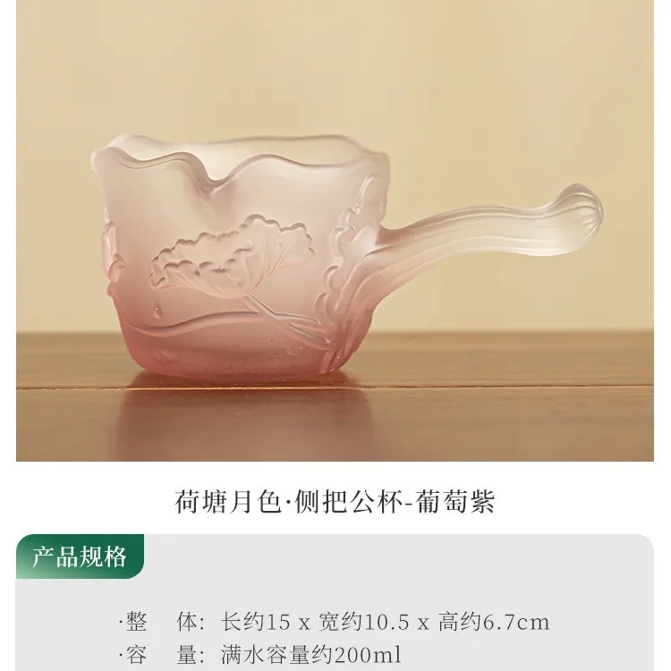 

Чайник из стекла с рельефом