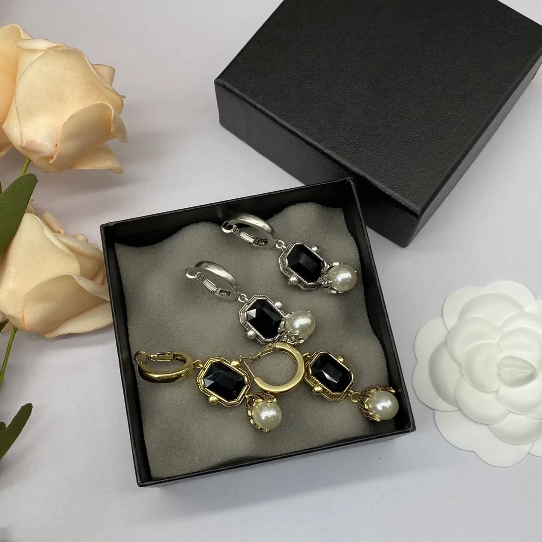 

Europe and the United States exquisite fashion trend pearl earrings