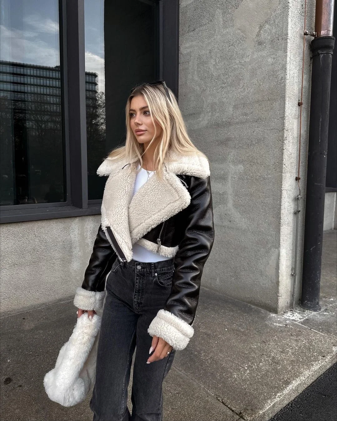 

2022 NEW Autumn Winter Vintage Female Fleece Warm Thick Chic Tops Fashion Double Sided Short Jacket Women Lapel Lambswool Coat