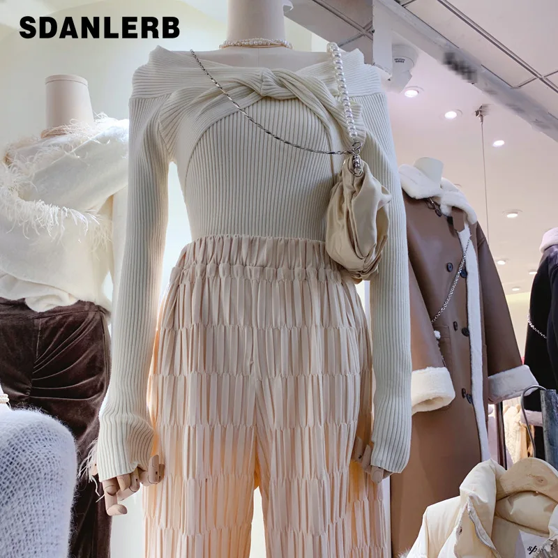 

2022 Autumn and Winter Design Pleated Twisted V-neck Long Sleeve Slim Bottoming Sweater Female Casual Knitted Pullover