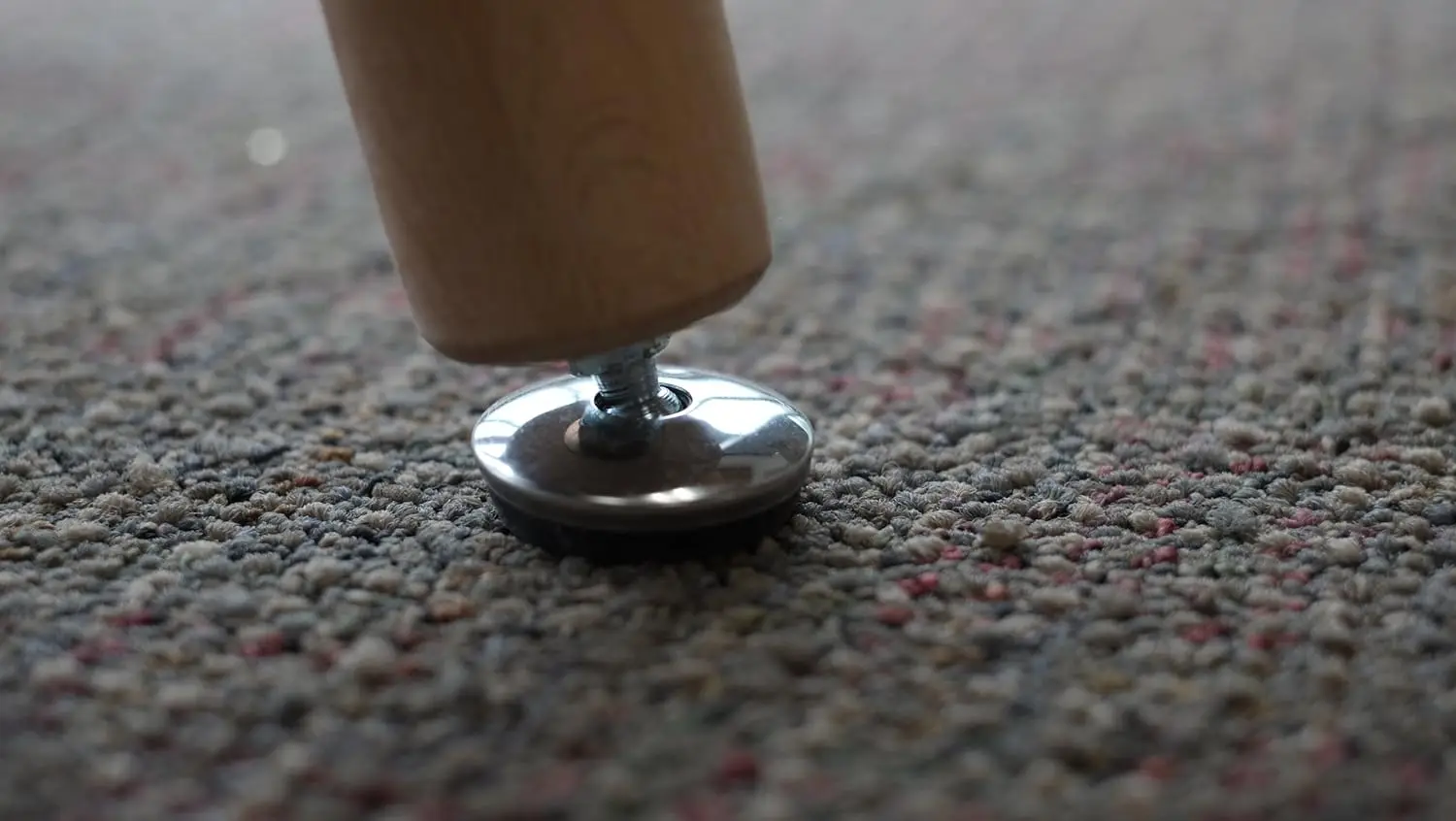 Круглый обеденный стол Formwell боковой в современном стиле с натуральными