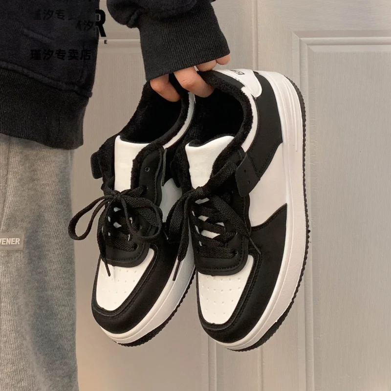 

2022 Winter Tennis Female Black White Shoes on Platform Warm Women Plush Sneakers Vulcanize Running Kawaii Sports Skateboard