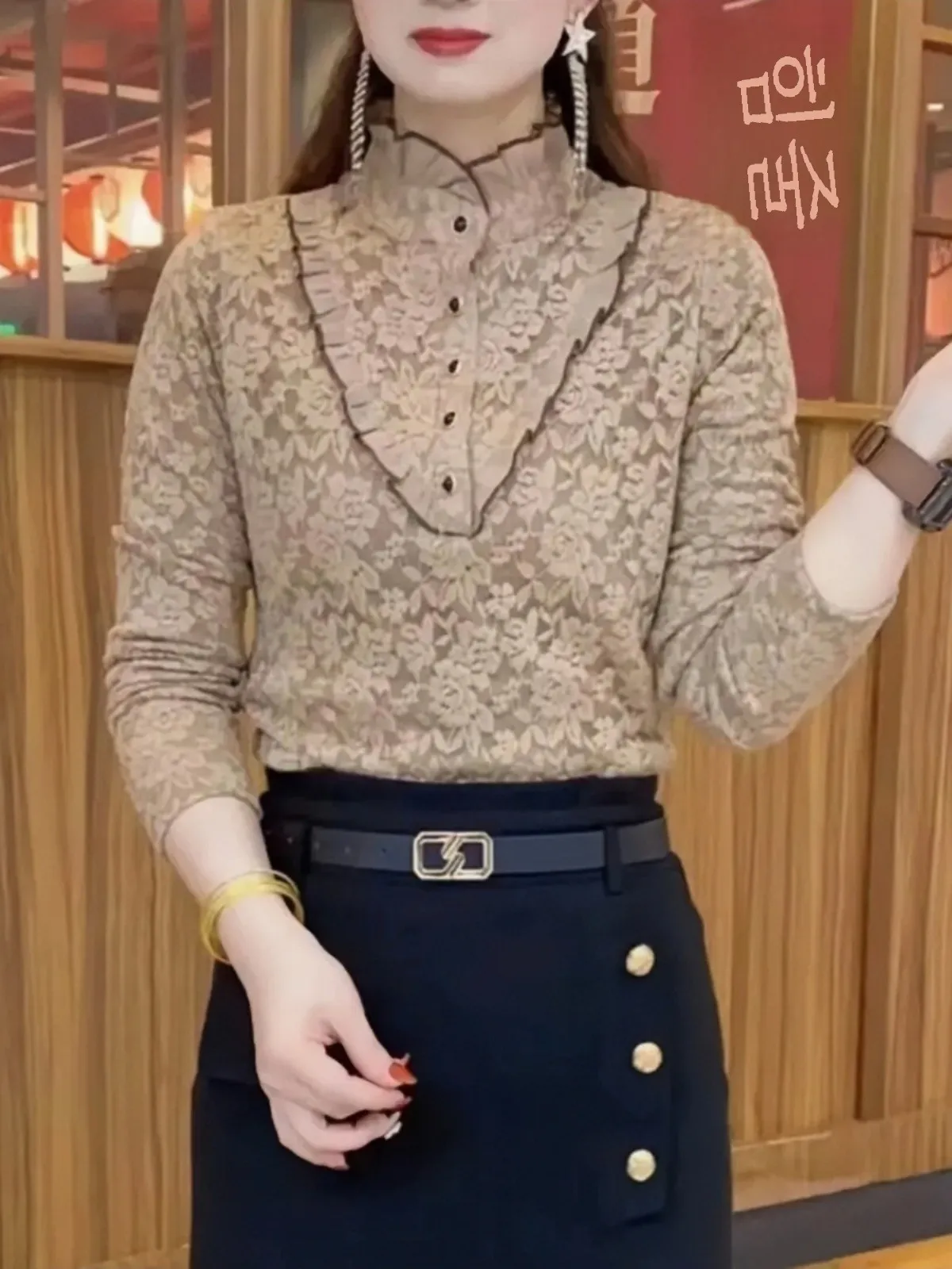 Кружевная рубашка на флисовой подкладке с толстым дном женская осень и зима 2024