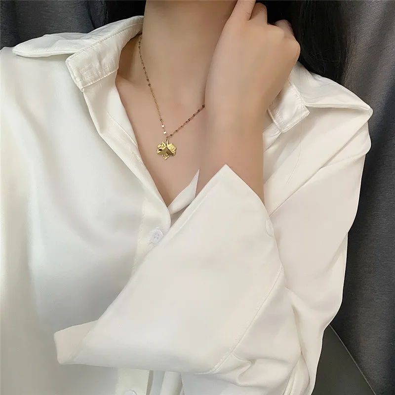 

Titanium Steel Maple Leaf Pendant Necklace For Women Fashionable And Minimalist Daily Jewelry
