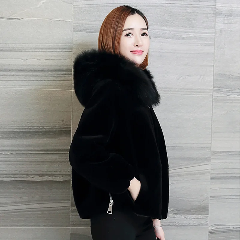 Sheep Sheared Fur Coat Women's Winter 2018 New Short Fox Fur Loose Hooded Coat Women