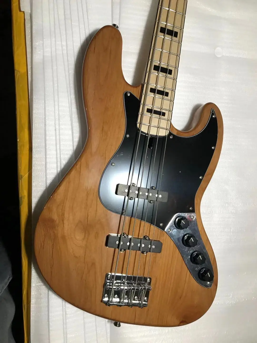 Classic high quality 4 string Jazz electric bass Natural color Alder body maple neck customizable free delivery |