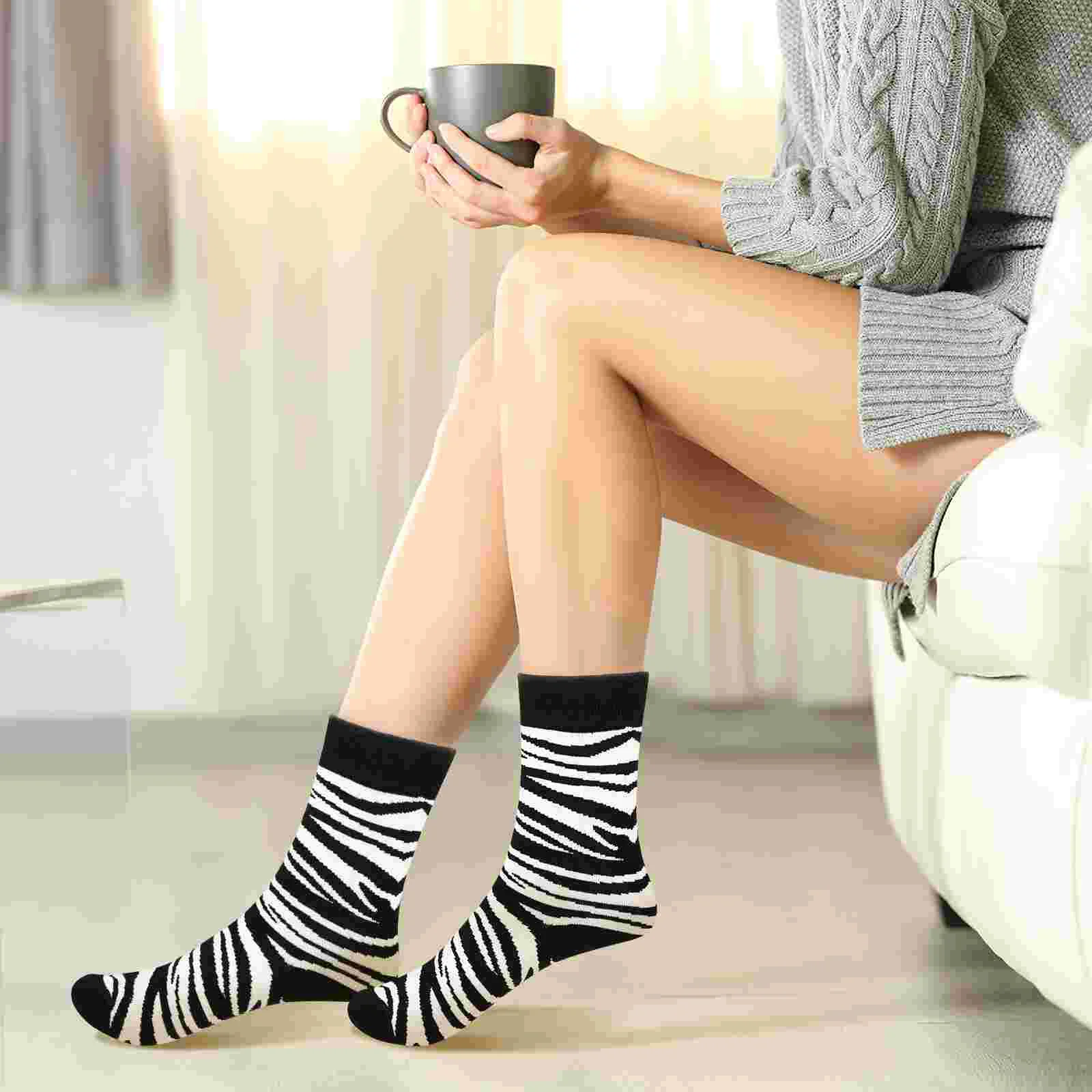 1 Pair Fashionable Mid-Calf Length Cotton Comfortable Socks for Women Ankle High Socks for Women Crew Socks for Men