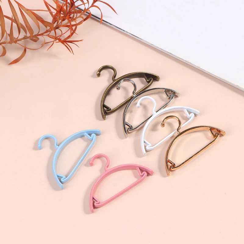 

4 шт. 1/12 Металлические Мини-Вешалки для кукольного домика в стиле ретро