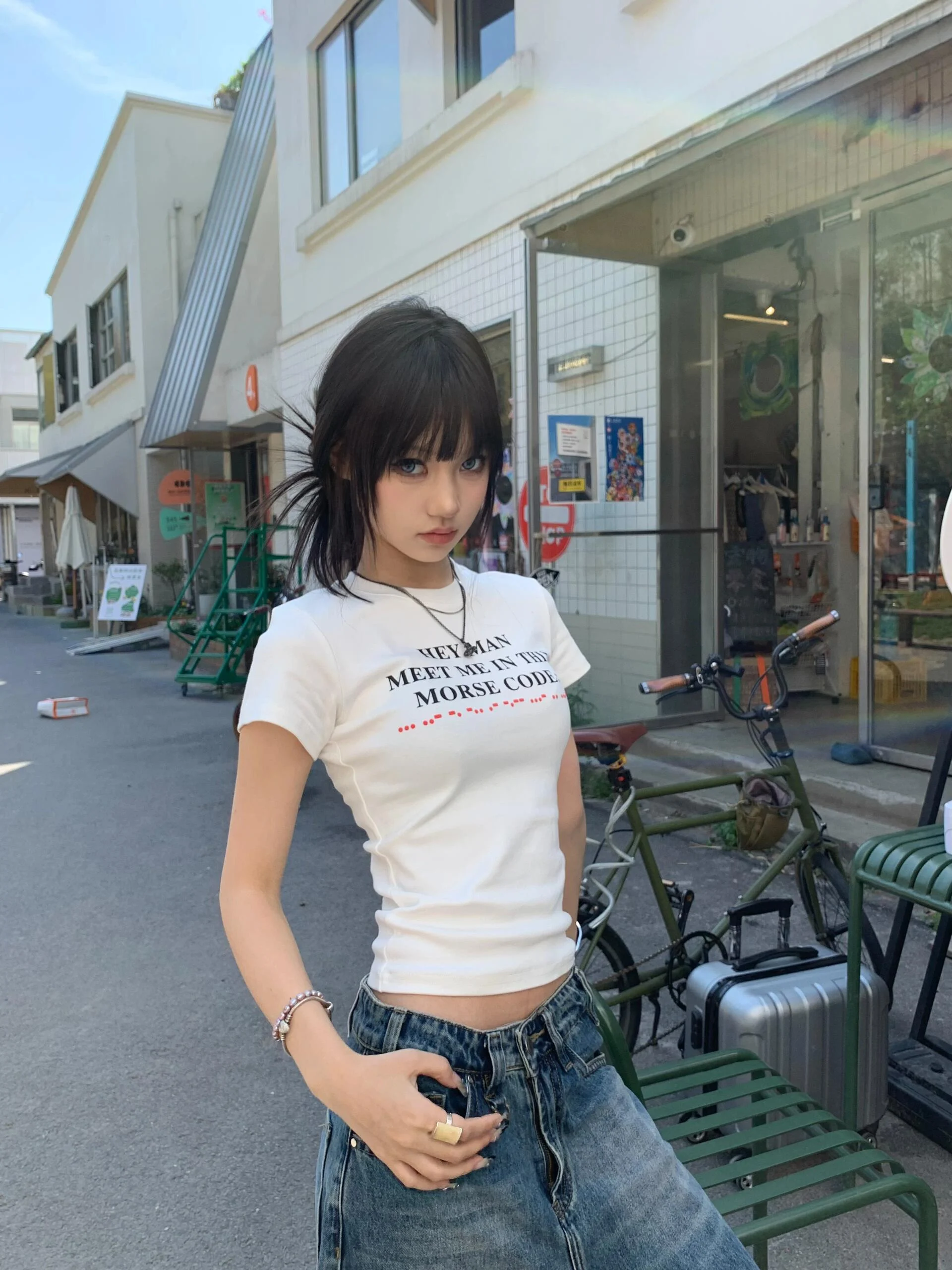 Женская облегающая футболка с коротким рукавом и принтом в виде букв