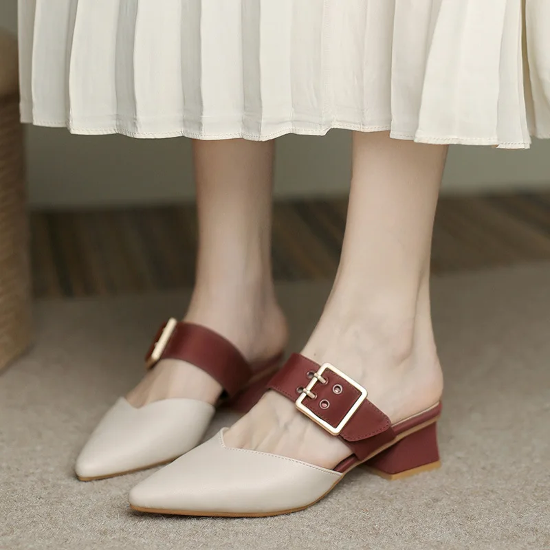 

Женские босоножки с острым носком, летняя повседневная обувь на плоской подошве с металлическими пуговицами, 2022