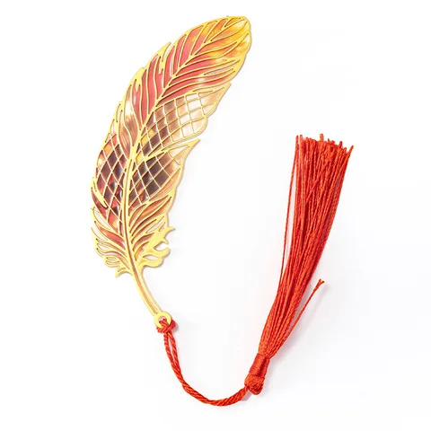 Пластиковая светопропускающая закладка с перьями павлина