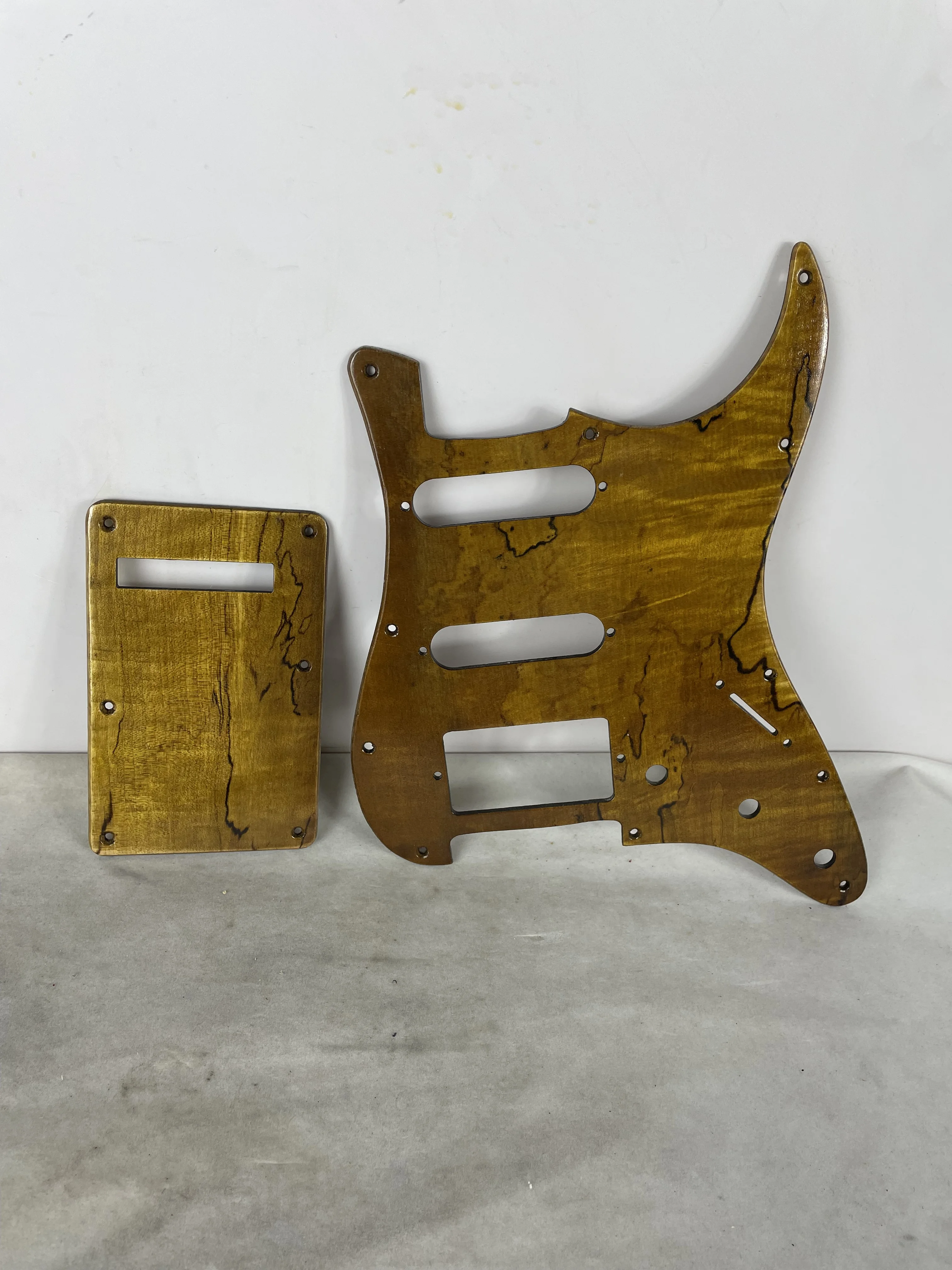 

A Set of Fender Style Flamed Maple Strat ST Guitar Pickguard SSH Natrual Wood Color Pick Guard & Back Plate & Screws