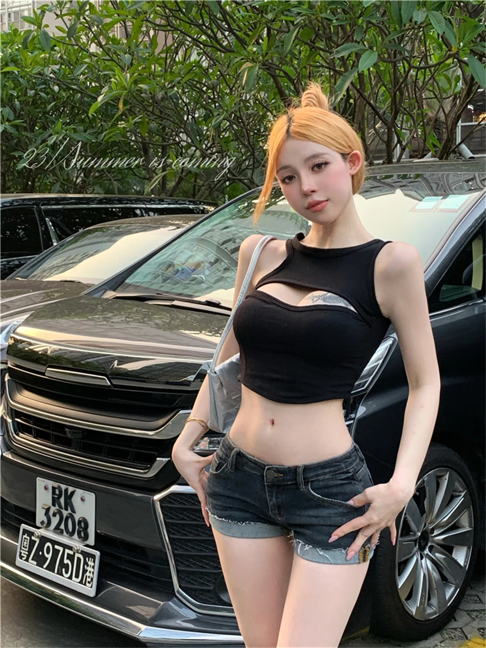 2023 New Spring/Summer Women's Low Waist Retro Blue Denim Shorts Show Thin Flapped Temperament Hot Pants