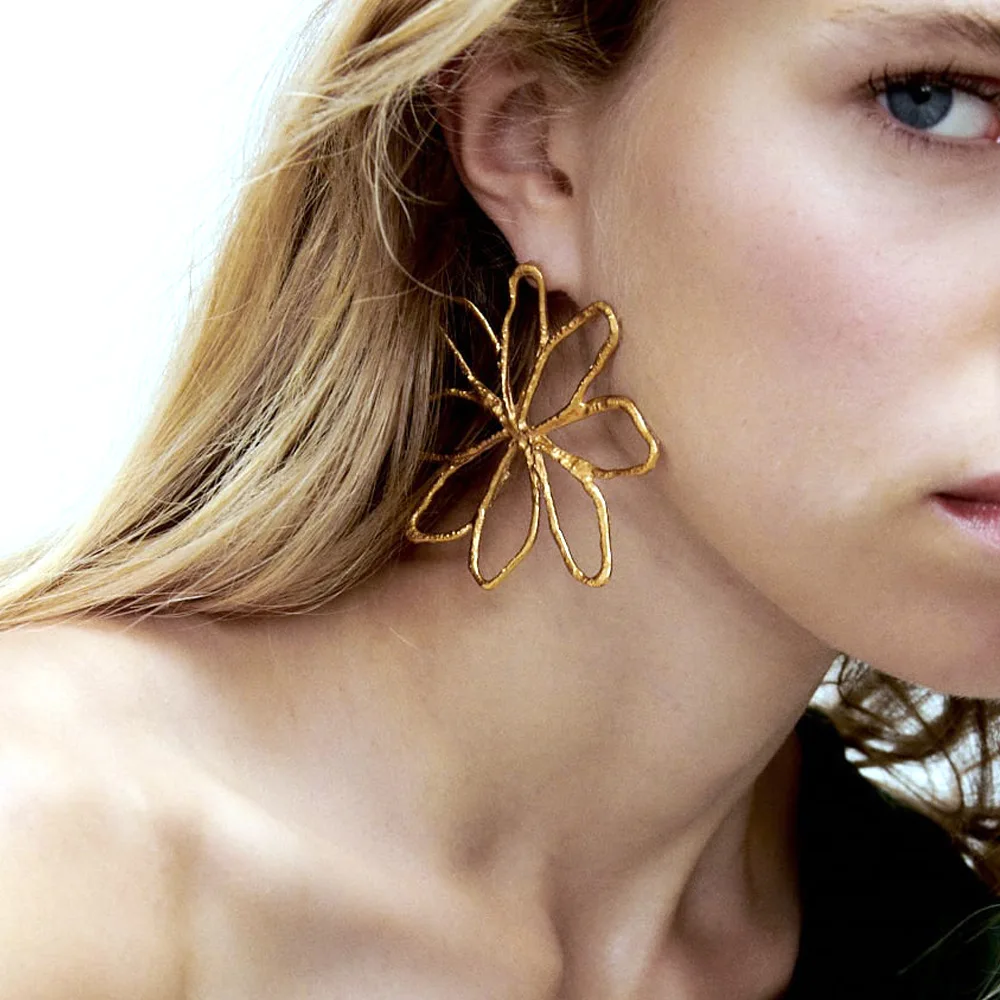 

Fashion Earrings Gold Color Metal Flower Stud Earrings for Woman Trendy Vintage Exaggerated Earrings Wedding Jewelry Accessories