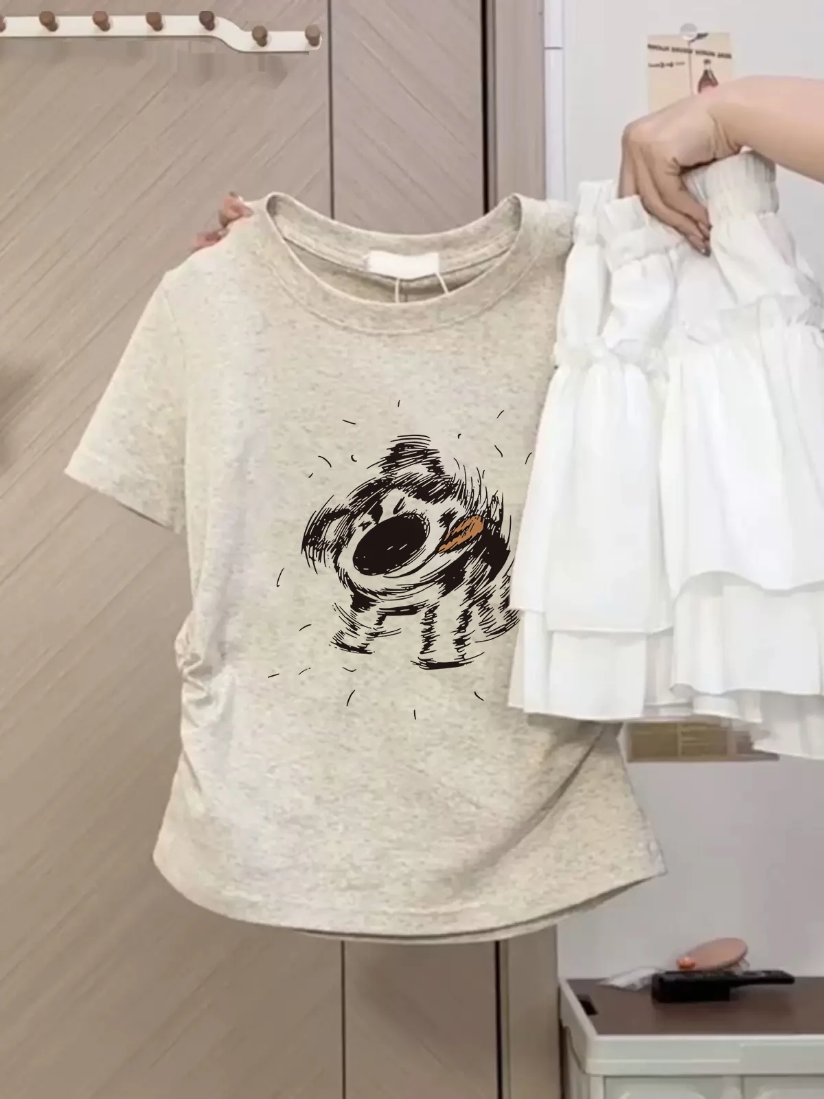 [Бесплатная примерка] Забавный топ с мультяшным принтом Женская Меланжевая серая