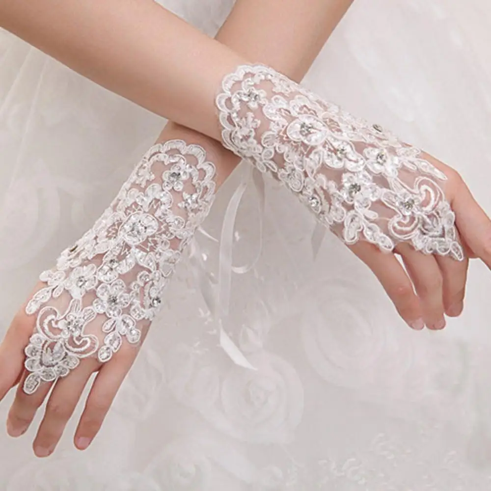 

Lace Satin Short Bridal Gloves 2023 Gloves Fingerless Easy to Wear Lace Soft Gloves for Brides for Girl Wedding Accessories