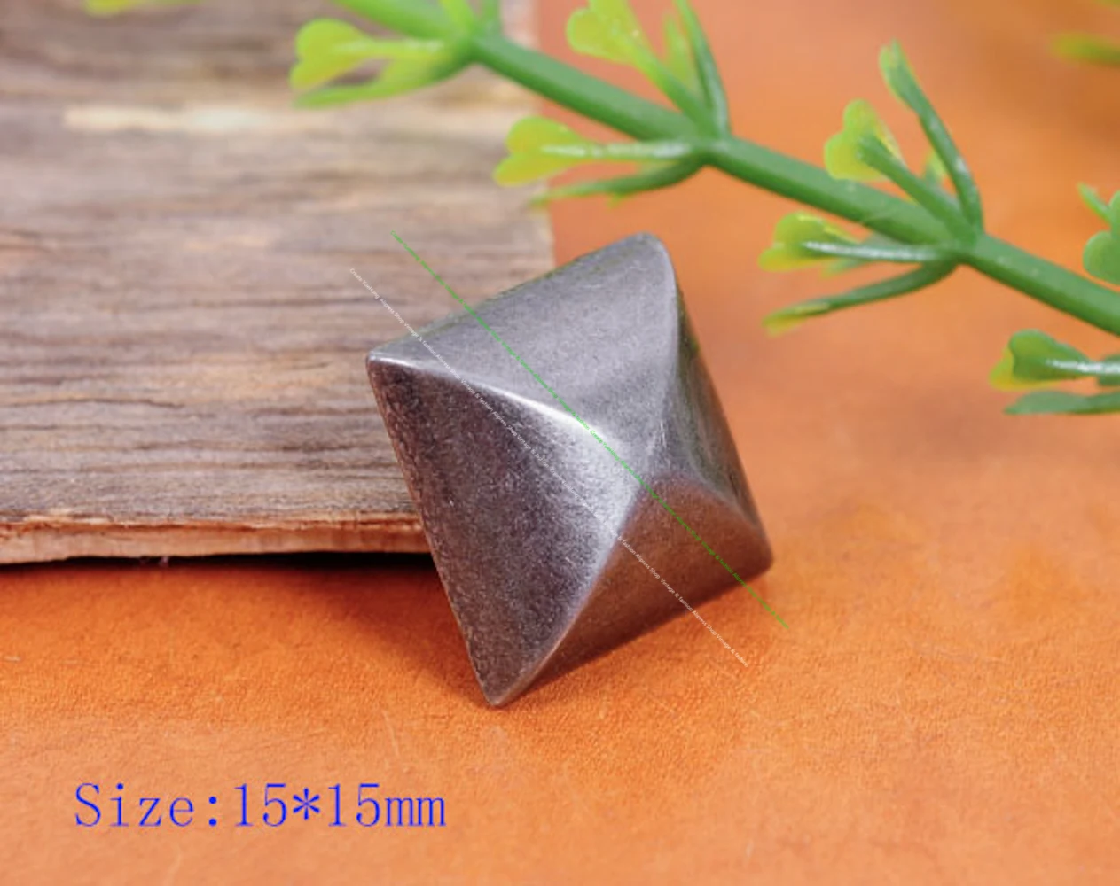 

Металлические пирамидальные заклёпки 50 шт