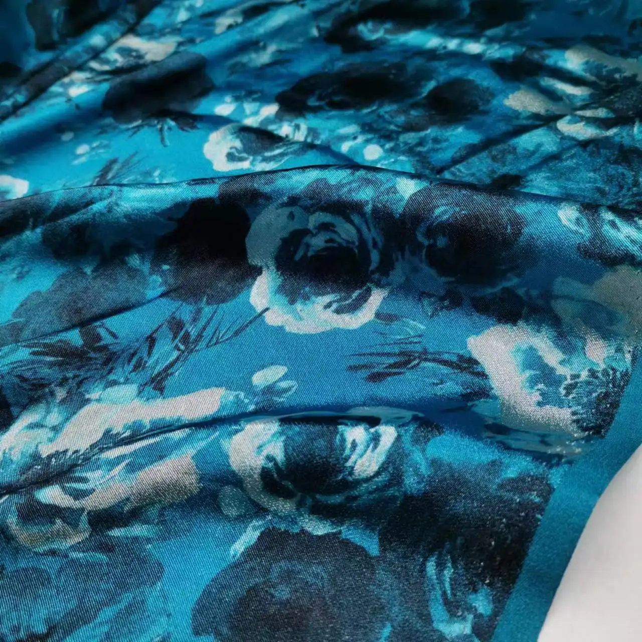 

On Sale Thick Charmeuse High Quality Glossy Fabric Dropping Breathable Dress Gown DIY Pajamas Sewing Material
